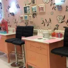 La imagen 2 de la Empresa BENEFIT BROWBAR BEAUTY LOUNGE - BOUTIQUE BENEFIT VILLAHERMOSA Productos y Servicios de Cuidado Personal en Villahermosa TAB