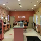 La imagen 3 de la Empresa BENEFIT BROWBAR BEAUTY LOUNGE - BOUTIQUE BENEFIT VILLAHERMOSA Productos y Servicios de Cuidado Personal en Villahermosa TAB
