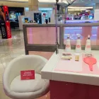 La imagen 1 de la Empresa BENEFIT BROWBAR BEAUTY LOUNGE - EL PALACIO DE HIERRO COYOACÁN Productos y Servicios de Cuidado Personal en Ciudad De México CMX
