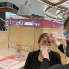 La imagen 3 de la Empresa BENEFIT BROWBAR BEAUTY LOUNGE - EL PALACIO DE HIERRO PERISUR Productos y Servicios de Cuidado Personal en Ciudad De México CMX