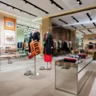 La imagen 16 de la Empresa BURBERRY Venta de Ropa y Accesorios en Jesus Del Monte CMX