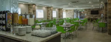 La imagen 6 de la Empresa HOLIDAY INN EXPRESS & SUITES CELAYA Transportes y Turismo en Celaya GUA