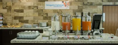 La imagen 20 de la Empresa HOLIDAY INN EXPRESS & SUITES CELAYA Transportes y Turismo en Celaya GUA