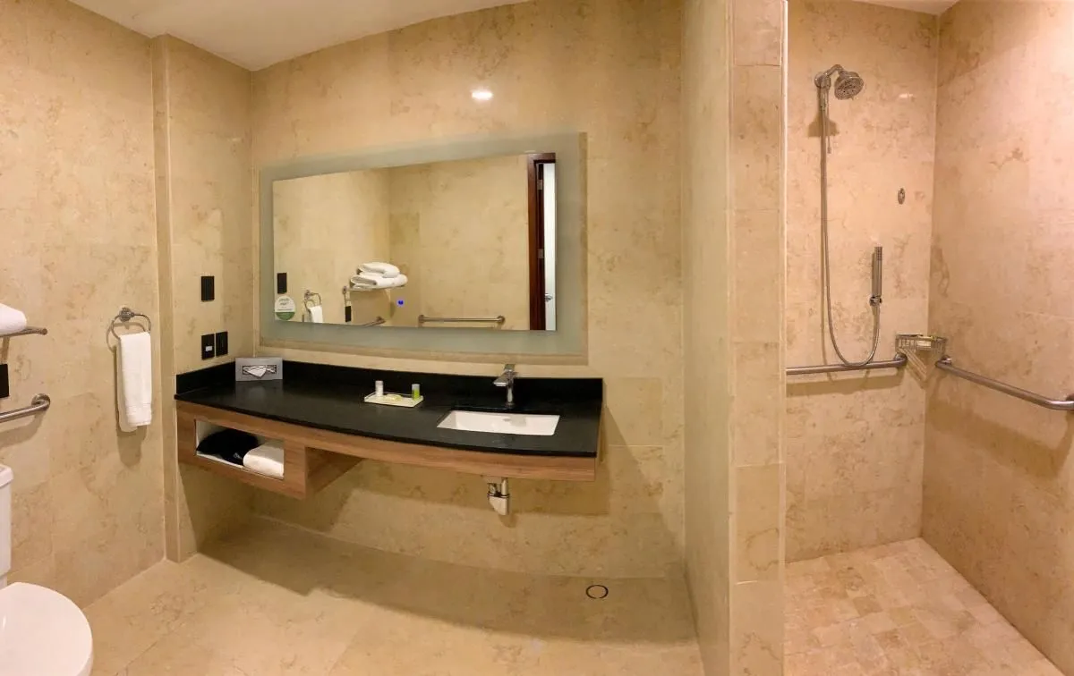 La imagen 18 de la Empresa HOLIDAY INN & SUITES PUERTO VALLARTA MARINA & GOLF