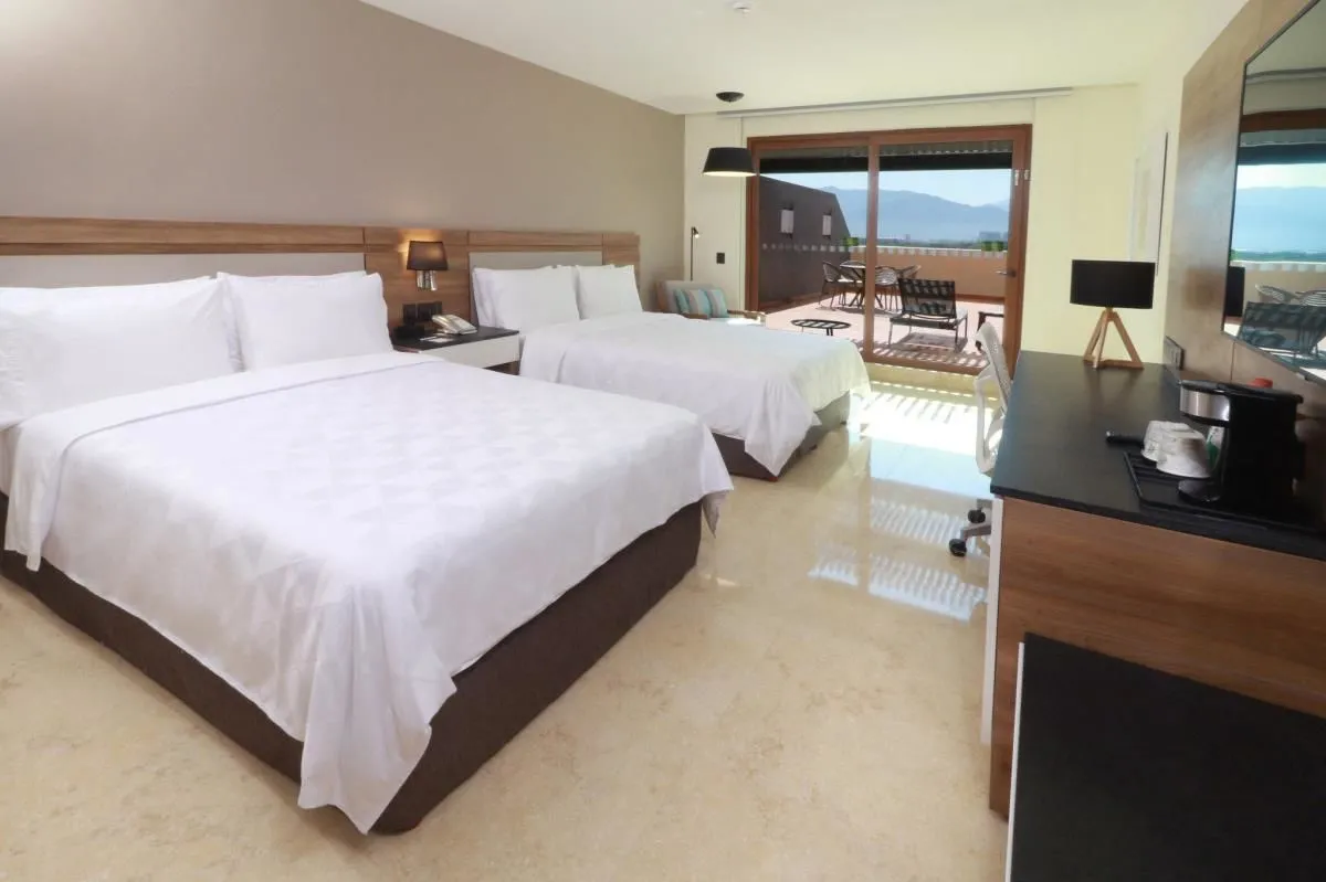 La imagen 1 de la Empresa HOLIDAY INN & SUITES PUERTO VALLARTA MARINA & GOLF