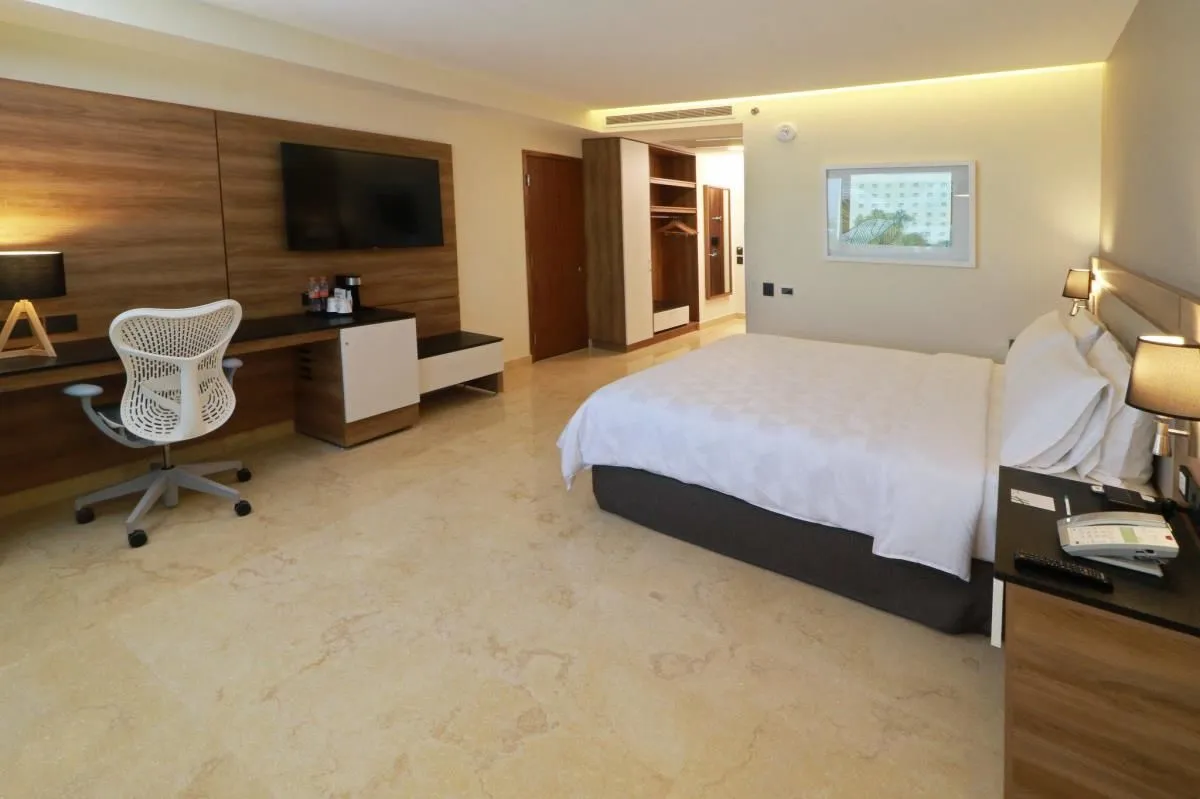 La imagen 9 de la Empresa HOLIDAY INN & SUITES PUERTO VALLARTA MARINA & GOLF