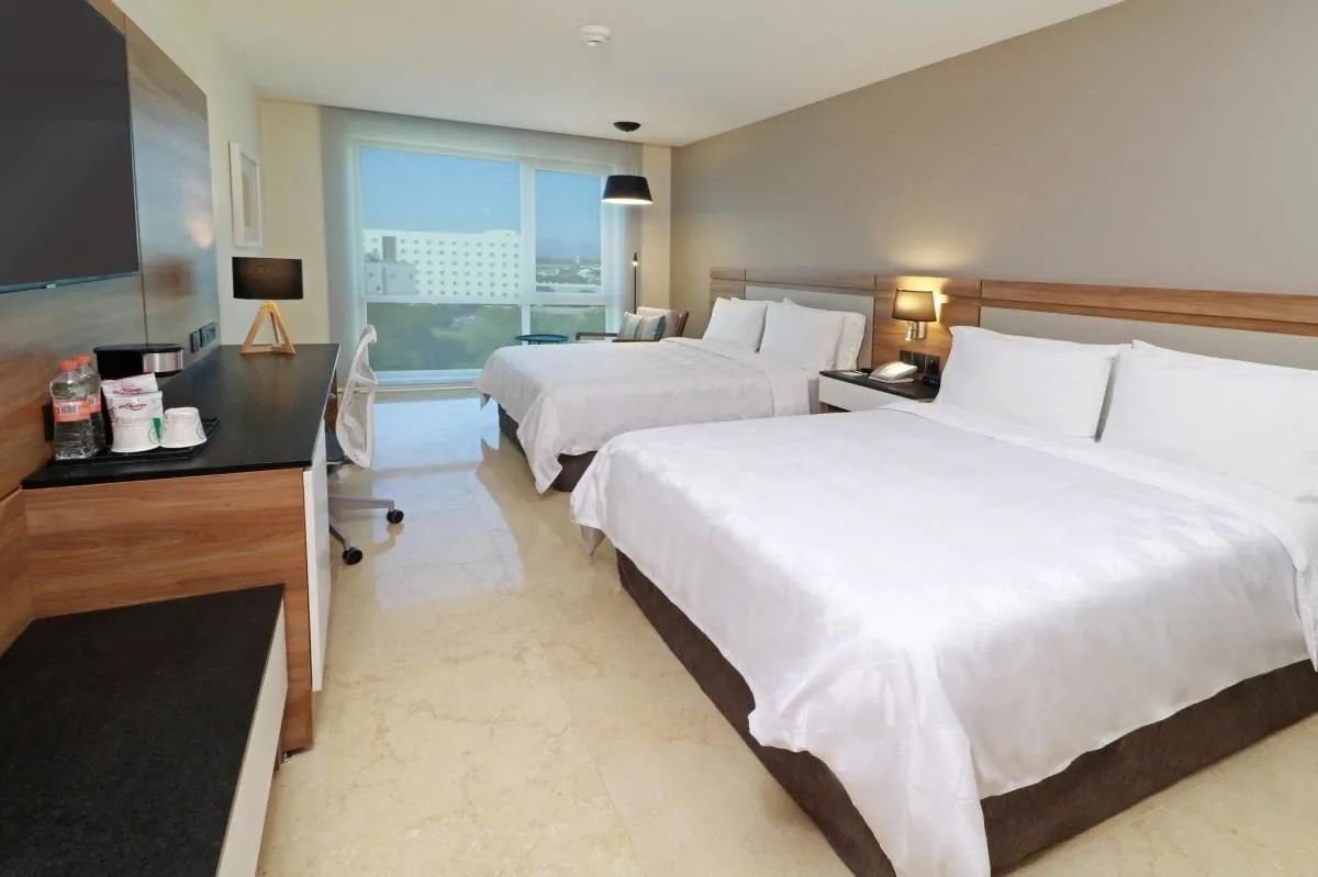 La imagen 10 de la Empresa HOLIDAY INN & SUITES PUERTO VALLARTA MARINA & GOLF