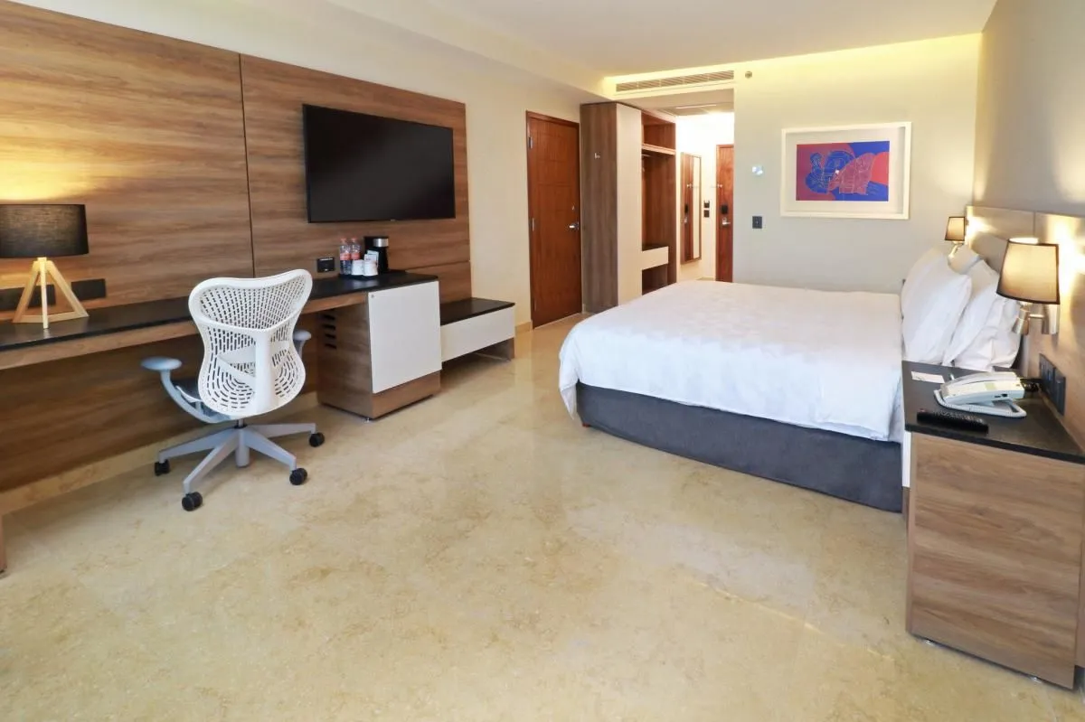 La imagen 16 de la Empresa HOLIDAY INN & SUITES PUERTO VALLARTA MARINA & GOLF