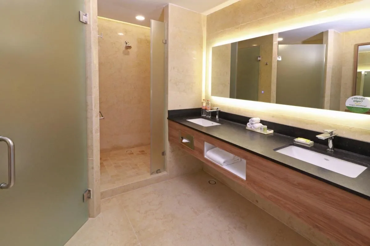 La imagen 50 de la Empresa HOLIDAY INN & SUITES PUERTO VALLARTA MARINA & GOLF