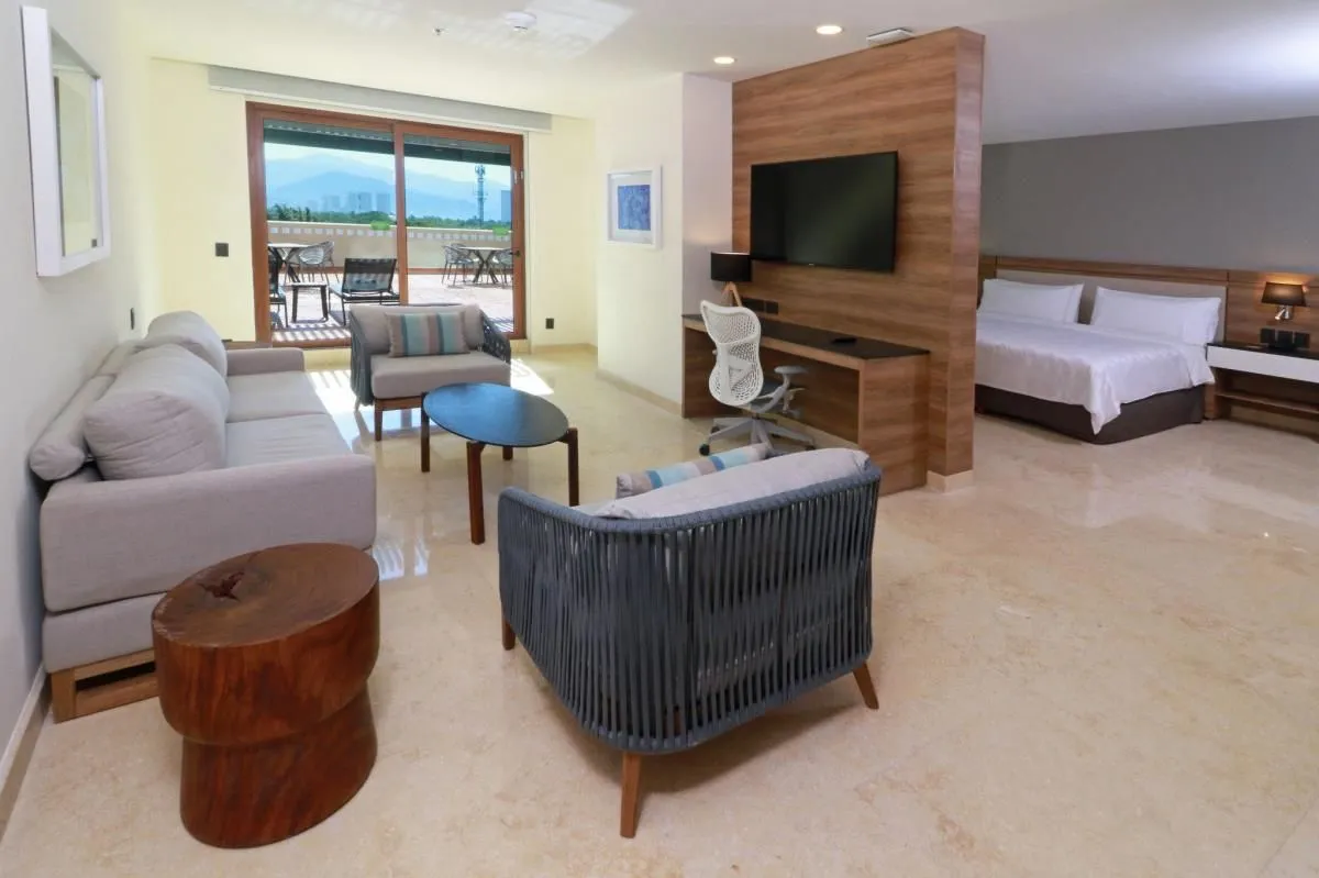 La imagen 99 de la Empresa HOLIDAY INN & SUITES PUERTO VALLARTA MARINA & GOLF